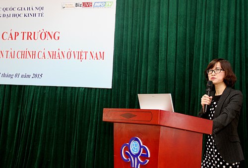 TS. Đinh Thị Thanh Vân trình bày tham luận tại Hội thảo