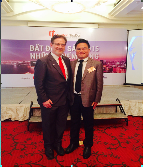 Luật sư Nguyễn Thanh Hà cùng ông Harlow Russell - CEO