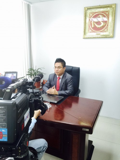 Luật sư Nguyễn Thanh Hà trả lời phóng viên trong chương trình Tâm Chấn