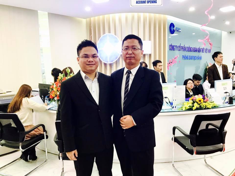 Luật sư Nguyễn Thanh Hà cùng đại diện VNCS