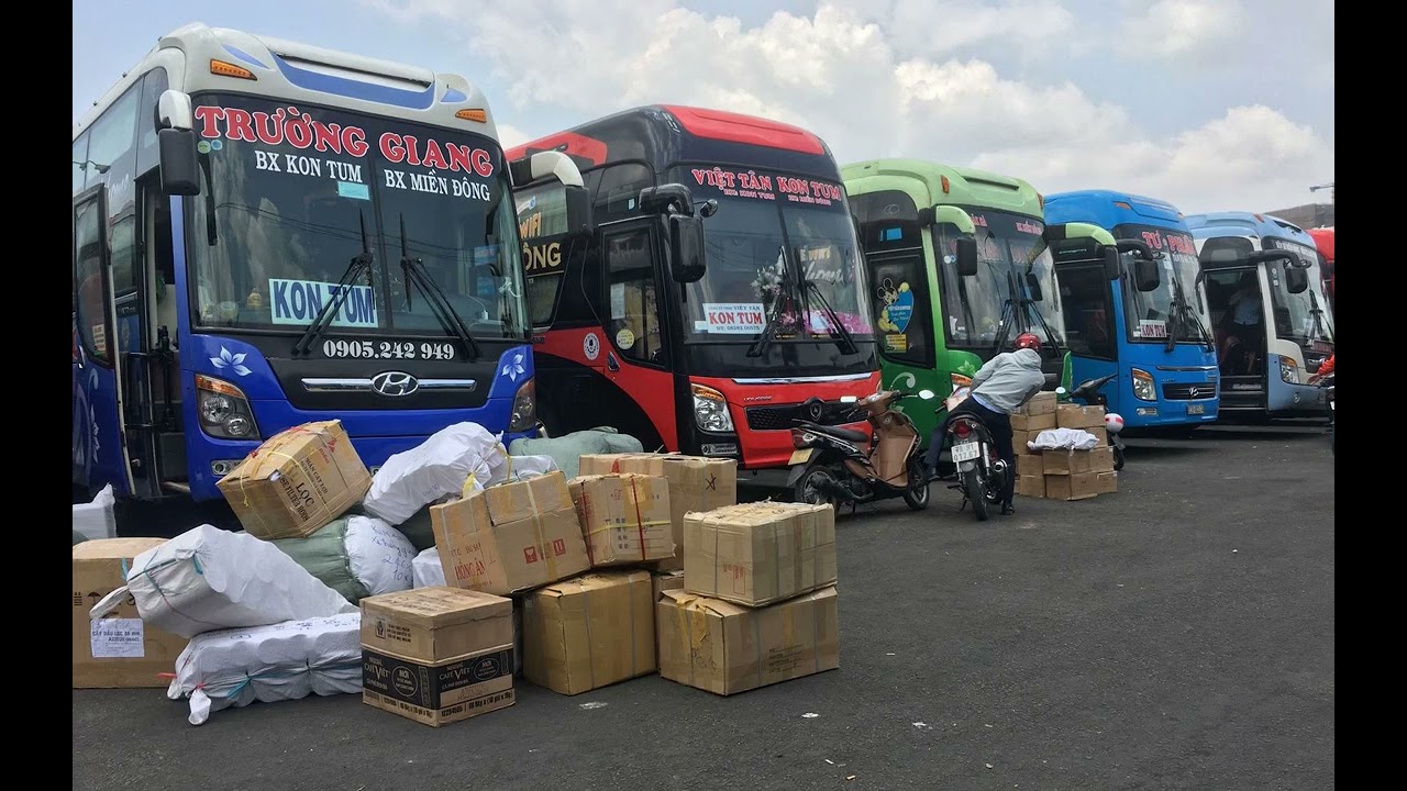 Vận chuyển hàng hóa thông qua xe khách: Các rủi ro pháp lý còn tồn tại và các chế tài xử lý vi phạm